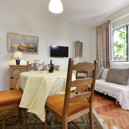 Apartment Lena Makarska